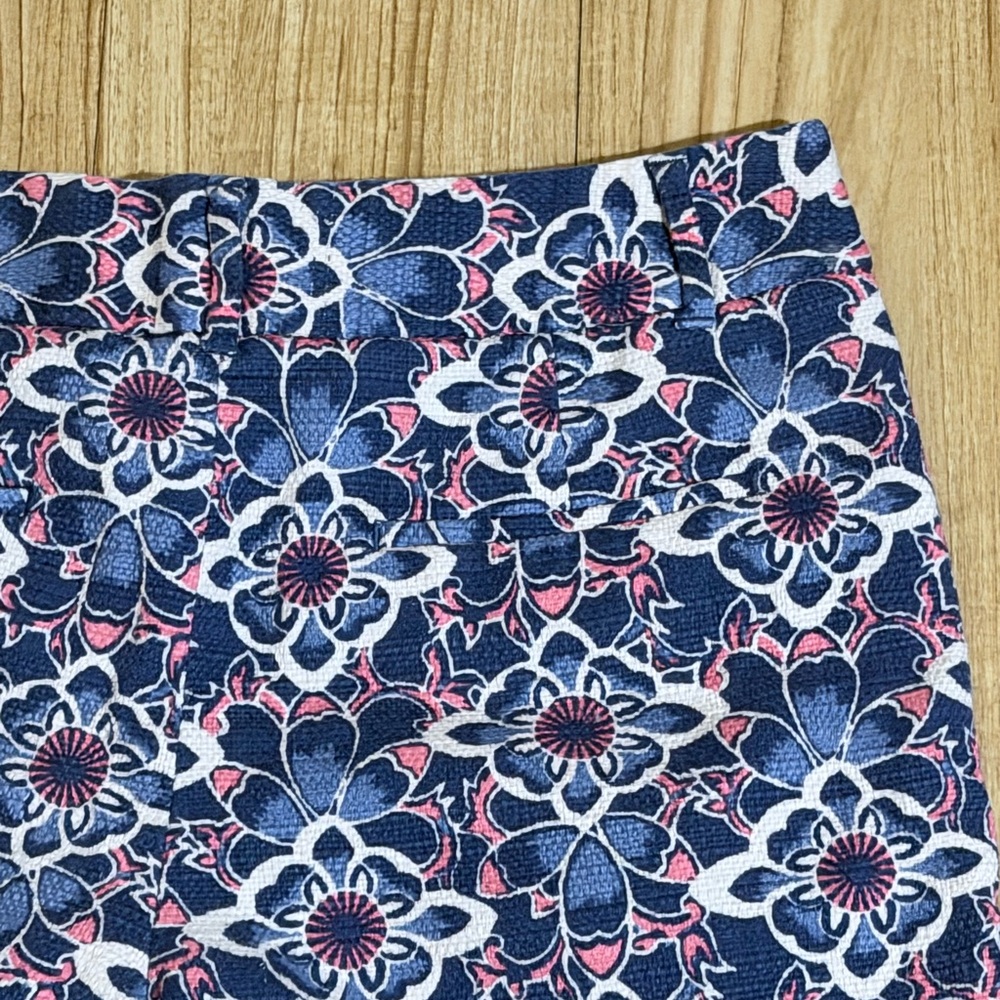 LOFT Blue and Pink Floral Women’s Shorts - Picture 5 of 8